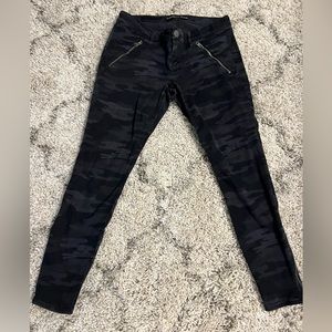 Camouflage skinny jeans